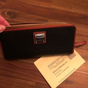 Dooney & Bourke Bags - Pebble Grain Zip Clutch Dooney & Bourke Bags - Pebble Grain Zip Clutch